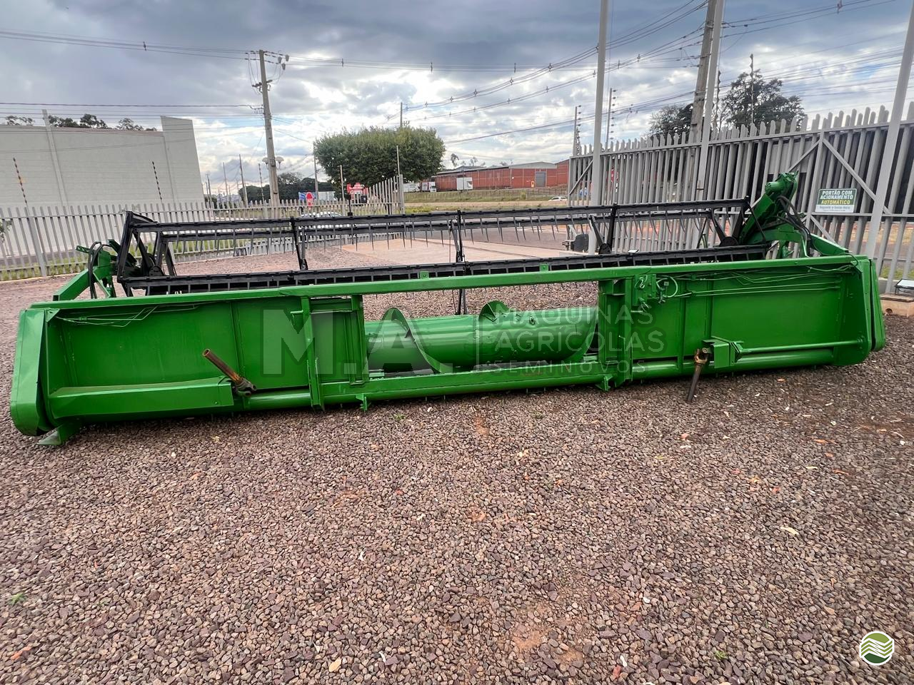 PLATAFORMA COLHEITADEIRA JOHN DEERE SERIE 300 M.A. Máquinas Agrícolas - Umuarama UMUARAMA PARANÁ PR